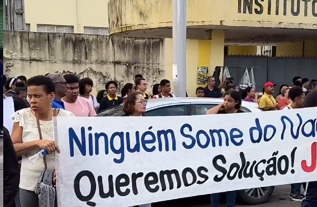 FAMILIARES E AMIGOS DE ADOLESCENTE DESAPARECIDO FAZEM ATO NESTA SEGUNDA-FEIRA (22),EM ILHÉUS FAMILIARES E AMIGOS DE ADOLESCENTE DESAPARECIDO FAZEM ATO NESTA SEGUNDA-FEIRA (22),EM ILHÉUS