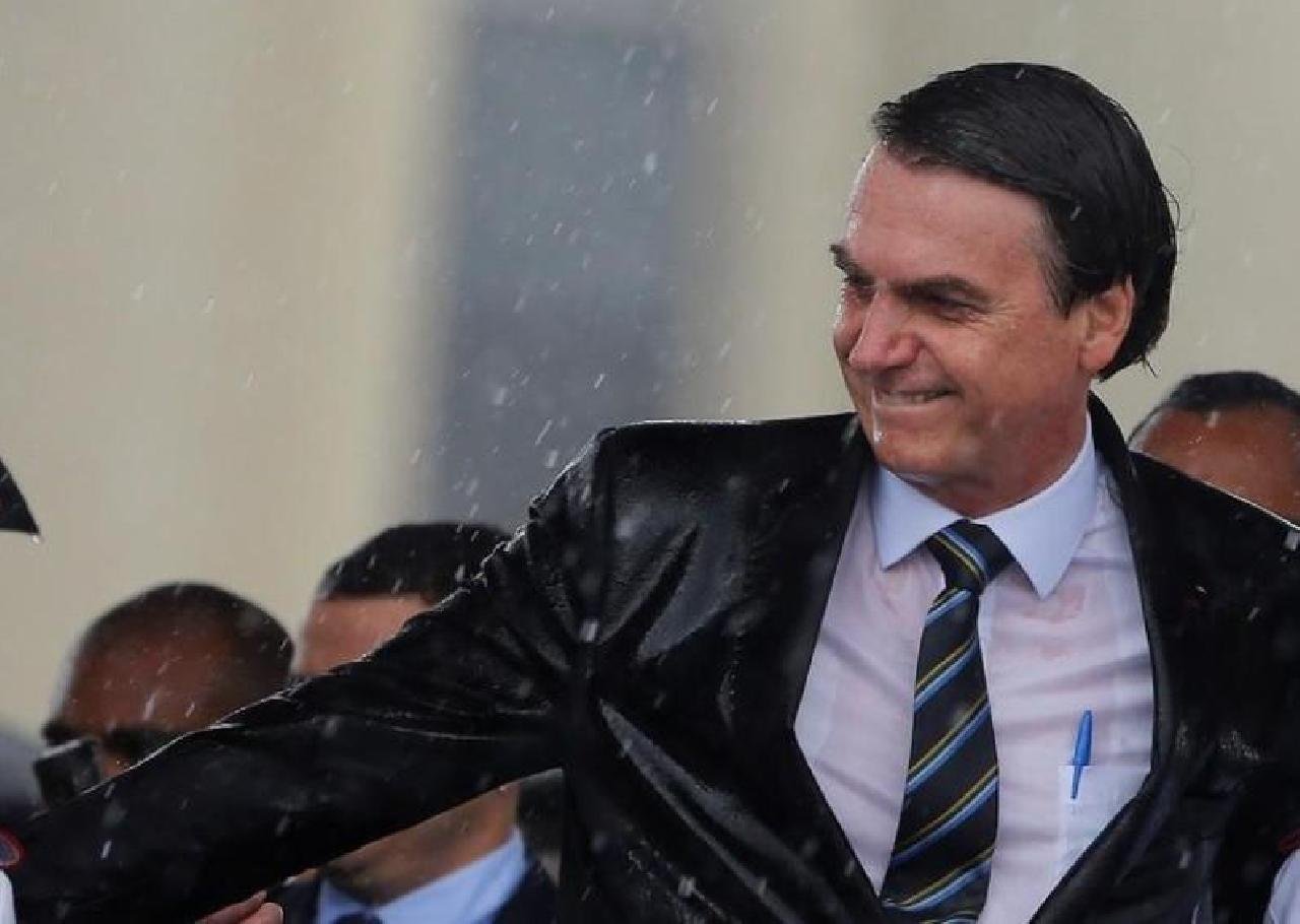 BOLSONARO PROMETE PROJETO QUE CLASSIFICA INVASÃO DE TERRA COMO TERRORISMO BOLSONARO PROMETE PROJETO QUE CLASSIFICA INVASÃO DE TERRA COMO TERRORISMO