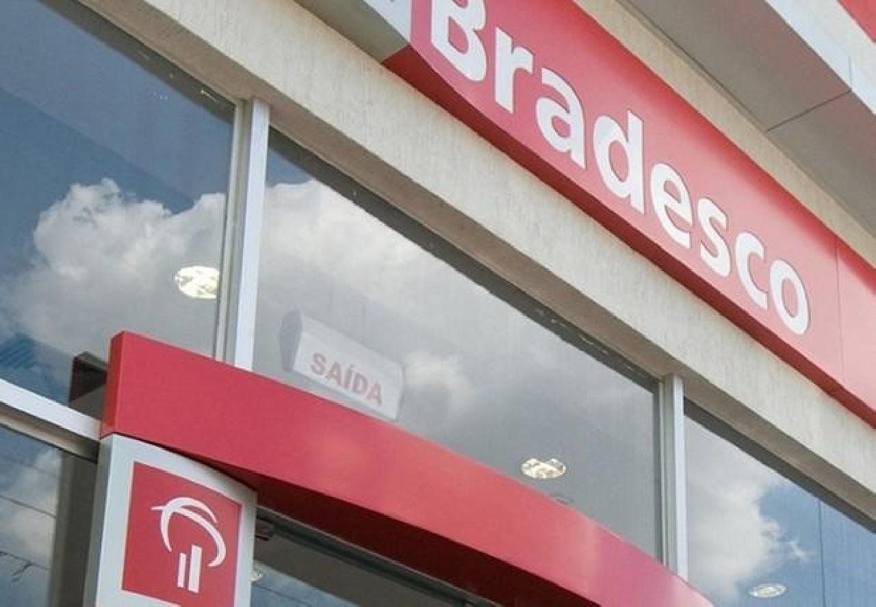 BANCOS FECHAM NA SEGUNDA E TERÇA-FEIRA BANCOS FECHAM NA SEGUNDA E TERÇA-FEIRA