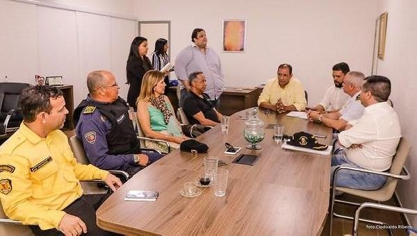MARINHA E GOVERNO MUNICIPAL CELEBRAM PROTOCOLO DE INTENÇÕES PARA REORDENAMENTO DA PRAIA DO CRISTO