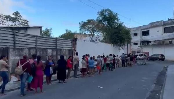 GRANDE FILA SE FORMA NO SAC DE ILHÉUS PARA EMISSÃO DE RG