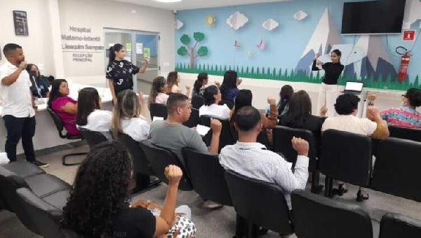 PROFISSIONAIS DO MATERNO-INFANTIL EM ILHÉUS APRENDEM LIBRAS PARA APRIMORAR ATENDIMENTO E COMUNICAÇÃO DA UNIDADE