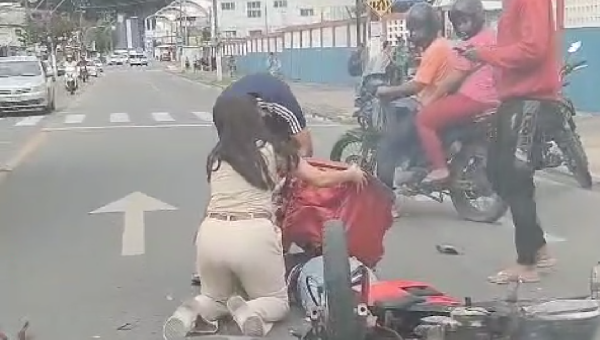 COLISÃO ENTRE MOTOS DEIXA FERIDO NA AVENIDA ACM, EM ILHÉUS