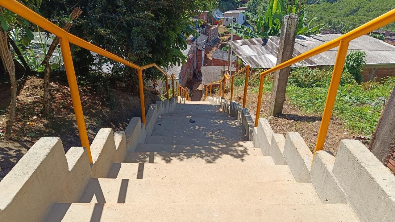 ALTO DO SÃO JOÃO GANHA NOVE ESCADAS POR MEIO DO PROGRAMA CAMINHOS DOS ALTOS ALTO DO SÃO JOÃO GANHA NOVE ESCADAS POR MEIO DO PROGRAMA CAMINHOS DOS ALTOS