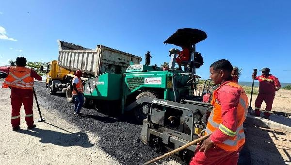 PREFEITURA DE ILHÉUS AVANÇA COM PAVIMENTAçãO ASFÁLTICA NO MARCIANO 