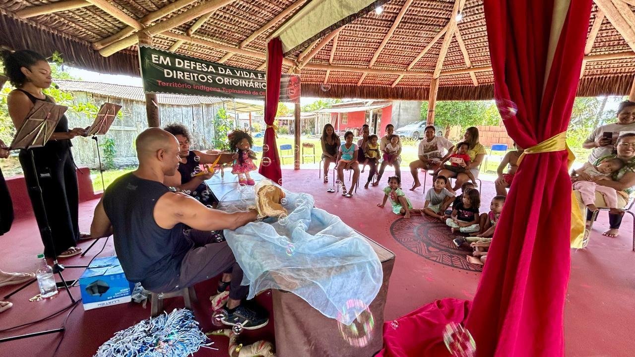 A AVENTURA DE MARIÁ E MURECI ENCANTA CRIANÇAS NAS PRIMEIRAS APRESENTAÇÕES EM ILHÉUS