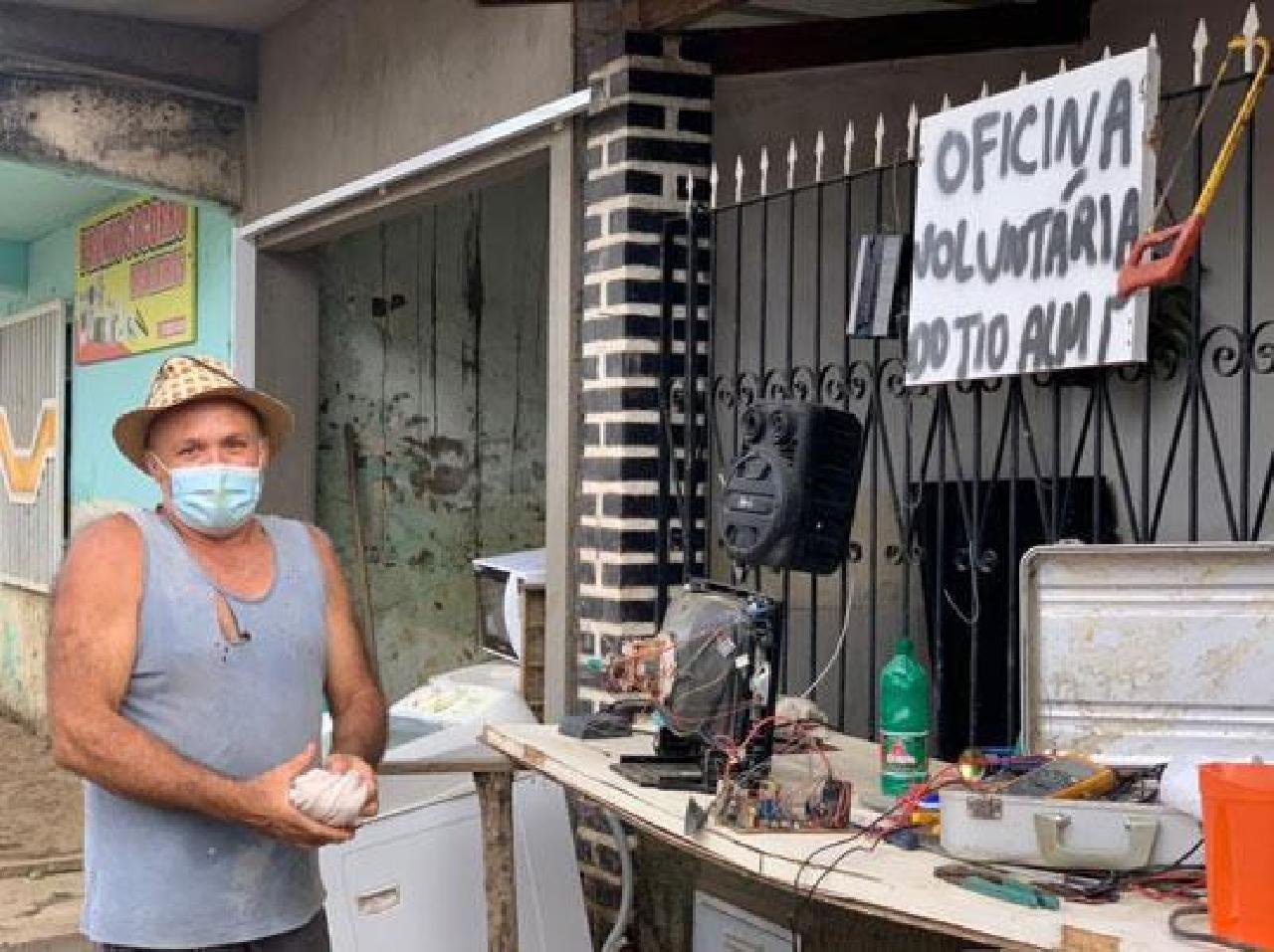SOLIDARIEDADE: OFICINA VOLUNTÁRIA É CRIADA PARA AJUDAR PESSOAS ATINGIDAS PELAS CHUVAS EM CIDADE DA BAHIA SOLIDARIEDADE: OFICINA VOLUNTÁRIA É CRIADA PARA AJUDAR PESSOAS ATINGIDAS PELAS CHUVAS EM CIDADE DA BAHIA