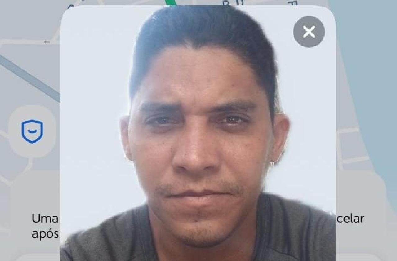 ILHÉUS: MOTORISTA DE APLICATIVO PRESTA DEPOIMENTO À POLÍCIA APÓS SER ACUSADO INJUSTAMENTE DE TRIPLO HOMICÍDIO ILHÉUS: MOTORISTA DE APLICATIVO PRESTA DEPOIMENTO À POLÍCIA APÓS SER ACUSADO INJUSTAMENTE DE TRIPLO HOMICÍDIO