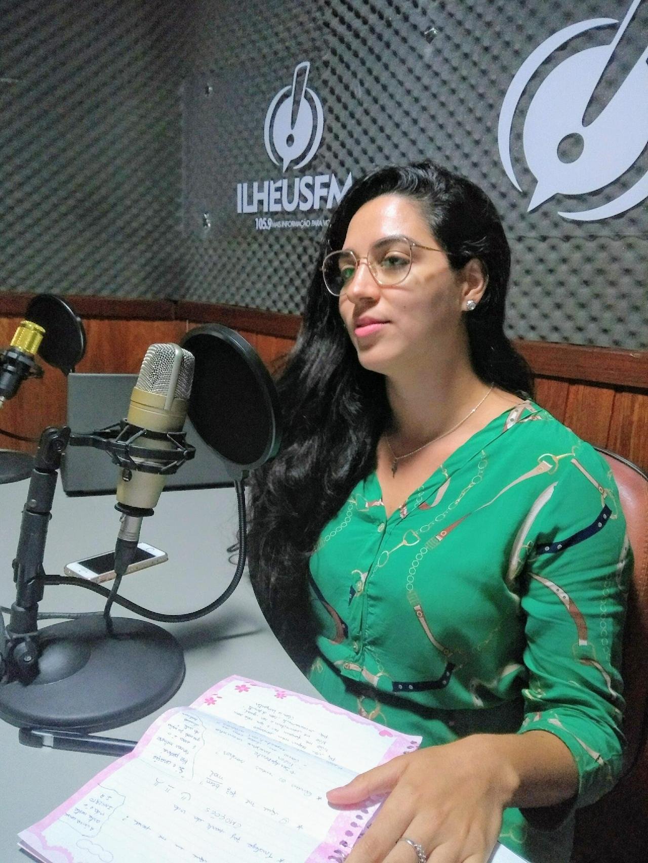 PSICÓLOGA EXPLICA SOBRE O SENTIDO DE FELICIDADE E ALERTA SOBRE DEPRESSÃO: “ PRECISO OUVIR E ACOLHER” PSICÓLOGA EXPLICA SOBRE O SENTIDO DE FELICIDADE E ALERTA SOBRE DEPRESSÃO: “ PRECISO OUVIR E ACOLHER”