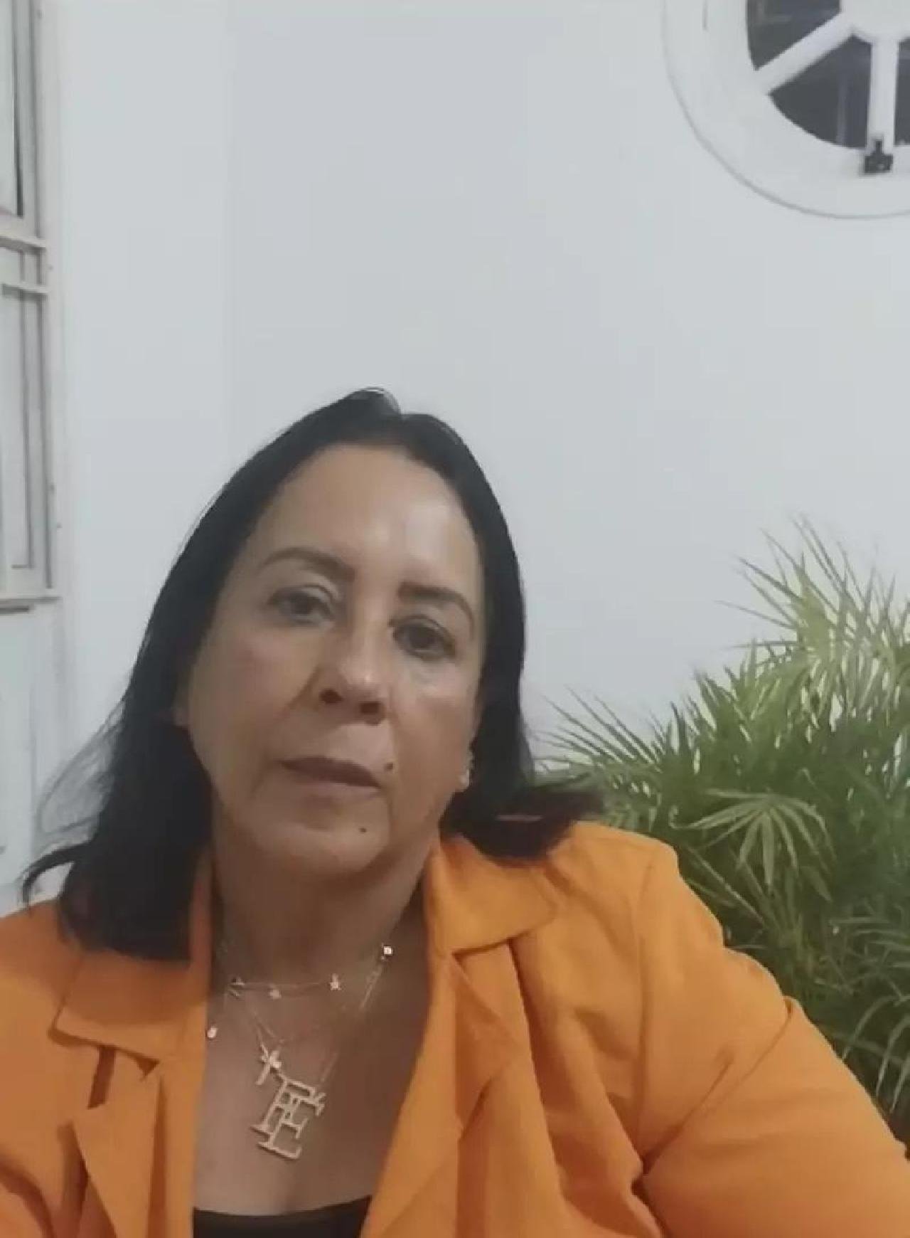 SERVIDORA DO ESTADO AFIRMA TER SIDO VÍTIMA DE RACISMO E AGRESSÃO FÍSICA EM LOJA DE ILHÉUS SERVIDORA DO ESTADO AFIRMA TER SIDO VÍTIMA DE RACISMO E AGRESSÃO FÍSICA EM LOJA DE ILHÉUS