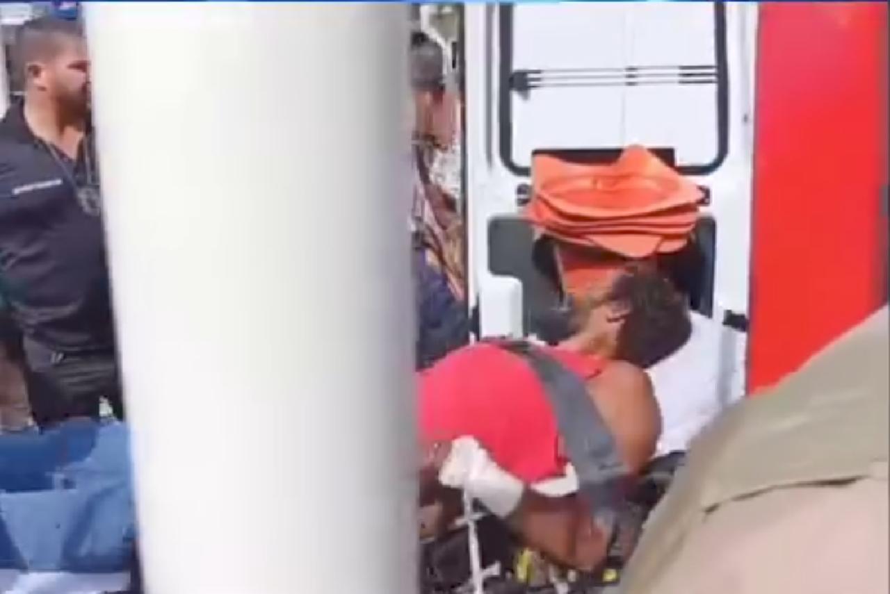 HOMEM ARMADO COM FACÃO INVADE FÓRUM DE ITACARÉ E TENTA ATEAR FOGO HOMEM ARMADO COM FACÃO INVADE FÓRUM DE ITACARÉ E TENTA ATEAR FOGO