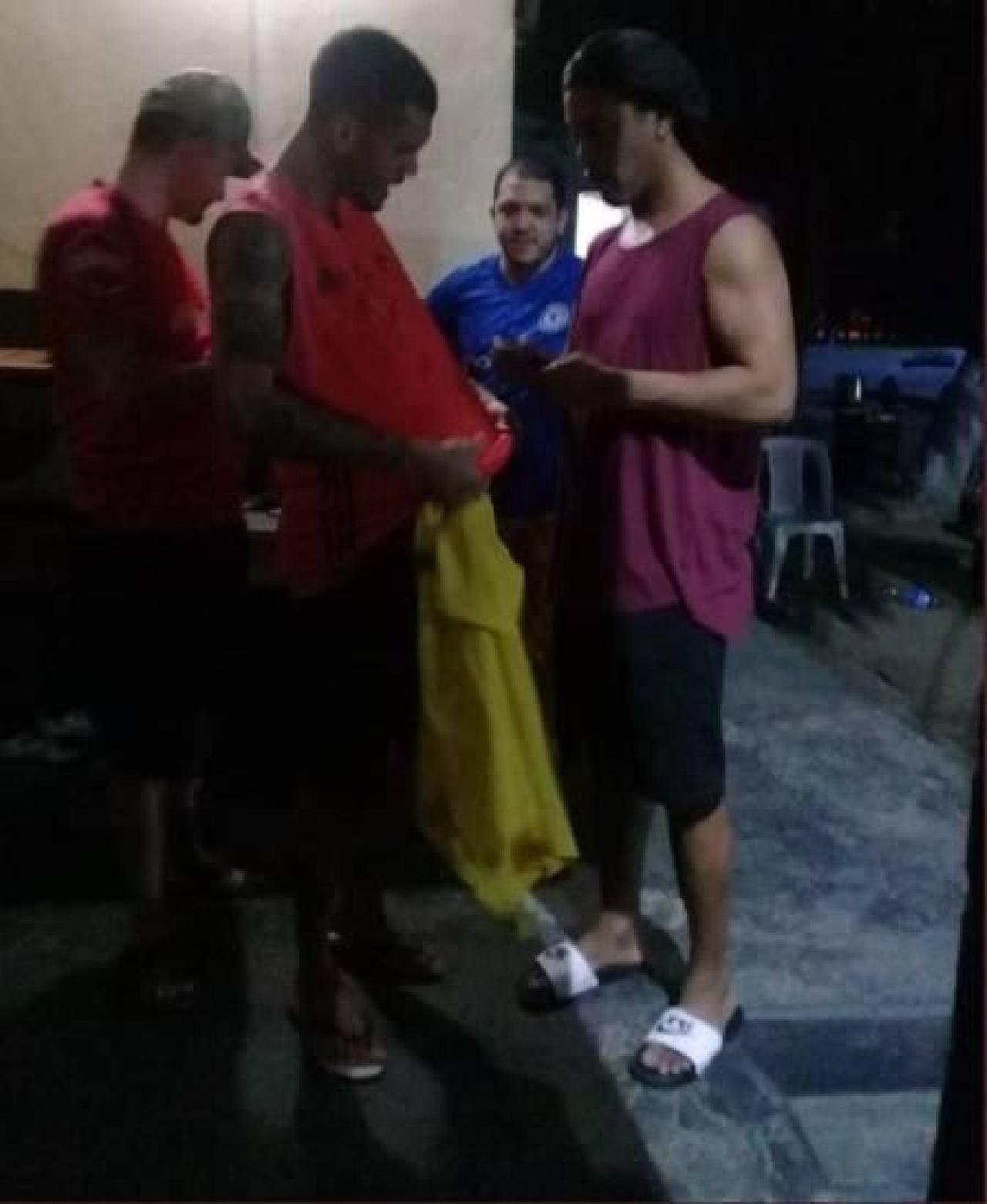 PRESOS DISPUTAM CONTRATAÇÃO DE RONALDINHO PARA TORNEIO DE FUTSAL EM PRESÍDIO, DIZ JORNAL PRESOS DISPUTAM CONTRATAÇÃO DE RONALDINHO PARA TORNEIO DE FUTSAL EM PRESÍDIO, DIZ JORNAL