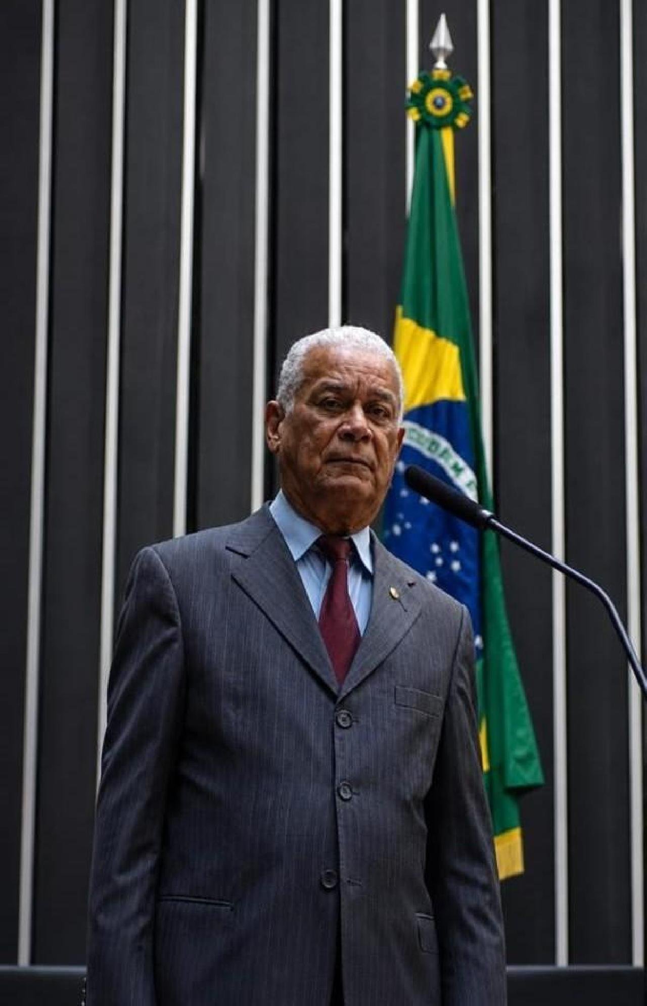 HOMENAGENS SE FAZEM EM VIDA: O LEGADO DE RAYMUNDO VELOSO E A IMPORTÂNCIA DE VOTAR EM QUEM CONHECE ILHÉUS