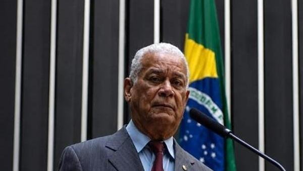 HOMENAGENS SE FAZEM EM VIDA: O LEGADO DE RAYMUNDO VELOSO E A IMPORTÂNCIA DE VOTAR EM QUEM CONHECE ILHÉUS