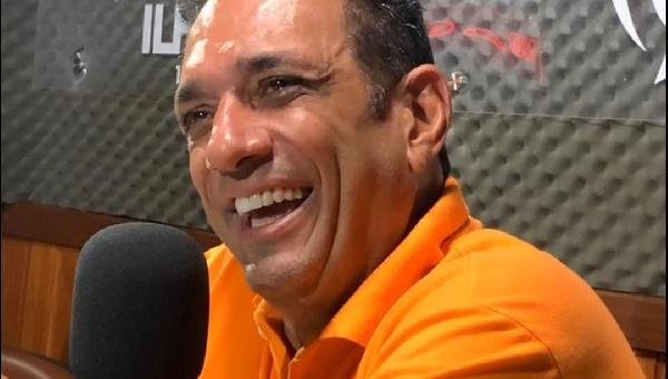 MÁRIO ALEXANDRE DIZ QUE NÃO TEM DIFICULDADE EM FAZER DOBRADINHA COM BEBETO OU ADÉLIA