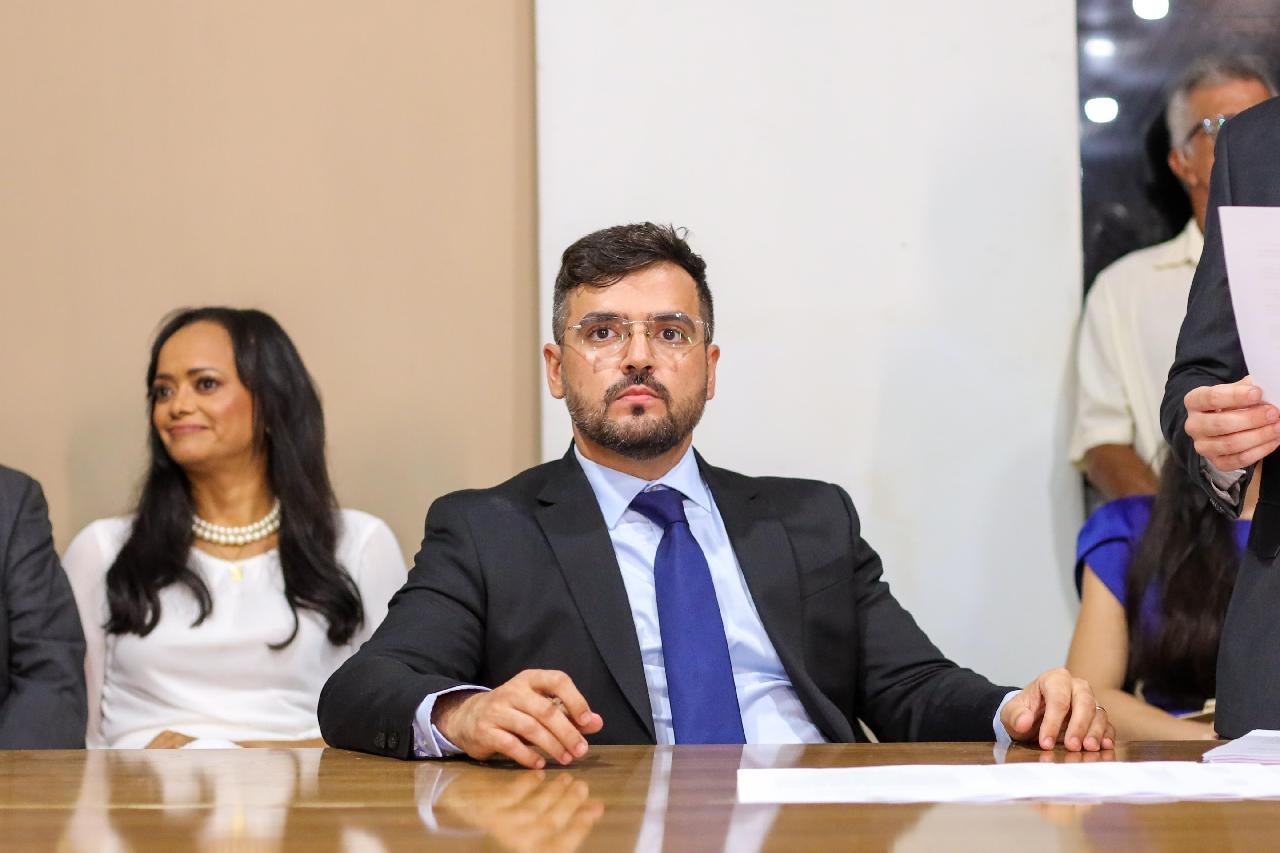 ILHÉUS AMPLIA MODERNIZAÇÃO DA ILUMINAÇÃO PÚBLICA COM NOVAS LÂMPADAS DE LED E TROCA DE POSTES ILHÉUS AMPLIA MODERNIZAÇÃO DA ILUMINAÇÃO PÚBLICA COM NOVAS LÂMPADAS DE LED E TROCA DE POSTES
