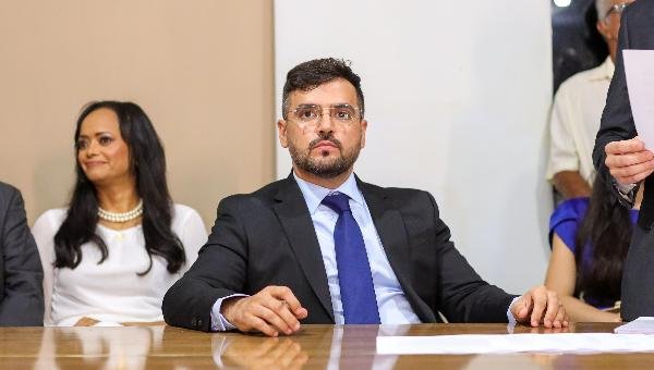 ILHÉUS AMPLIA MODERNIZAÇÃO DA ILUMINAÇÃO PÚBLICA COM NOVAS LÂMPADAS DE LED E TROCA DE POSTES