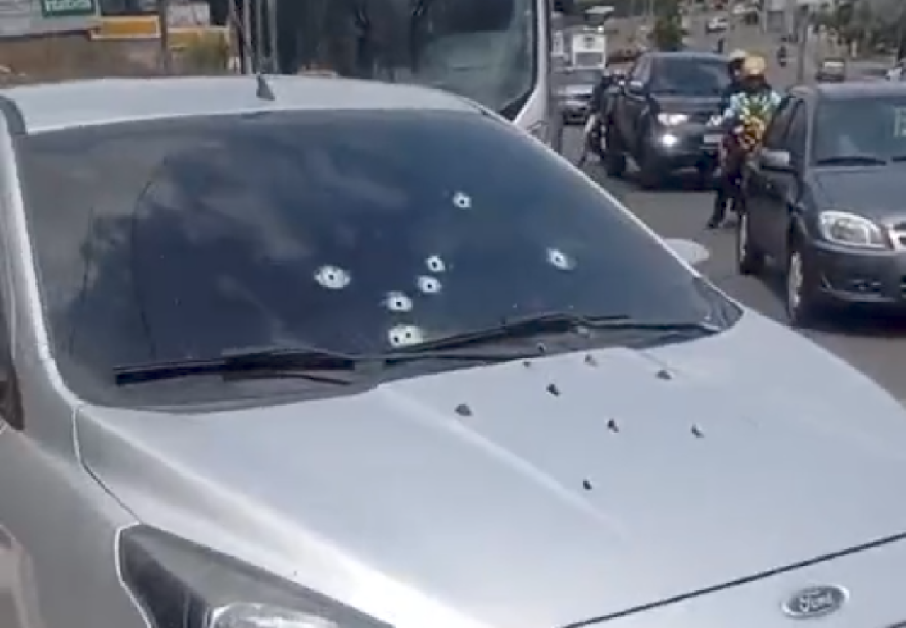 HOMEM É ASSASSINADO DENTRO DE CARRO EM ITABUNA HOMEM É ASSASSINADO DENTRO DE CARRO EM ITABUNA