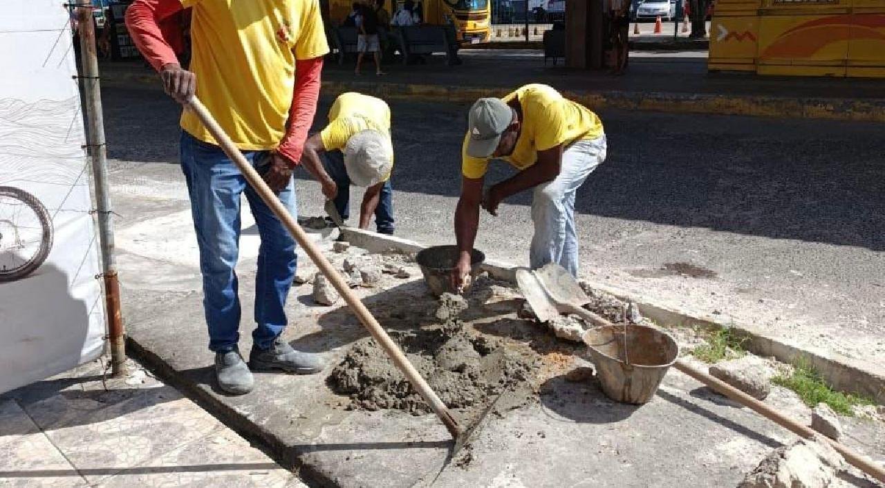 TAMPAS DE BUEIROS SÃO TROCADAS EM DIVERSOS PONTOS DE ILHÉUS TAMPAS DE BUEIROS SÃO TROCADAS EM DIVERSOS PONTOS DE ILHÉUS