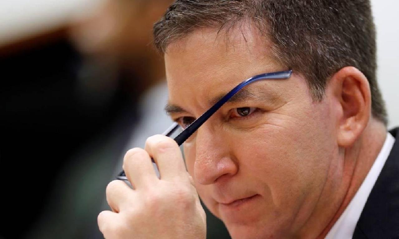 ALBA APROVA COMENDA 2 DE JULHO PARA JORNALISTA GLENN GREENWALD ALBA APROVA COMENDA 2 DE JULHO PARA JORNALISTA GLENN GREENWALD