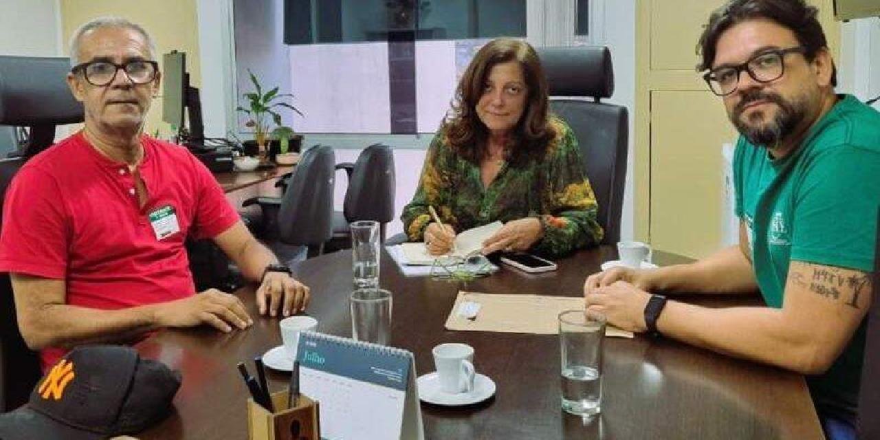 SINDICATO SE REÚNE COM REPRESENTANTES DA SEC E SAEB PARA DEFENDER DIREITOS DA REDE ESTADUAL SINDICATO SE REÚNE COM REPRESENTANTES DA SEC E SAEB PARA DEFENDER DIREITOS DA REDE ESTADUAL