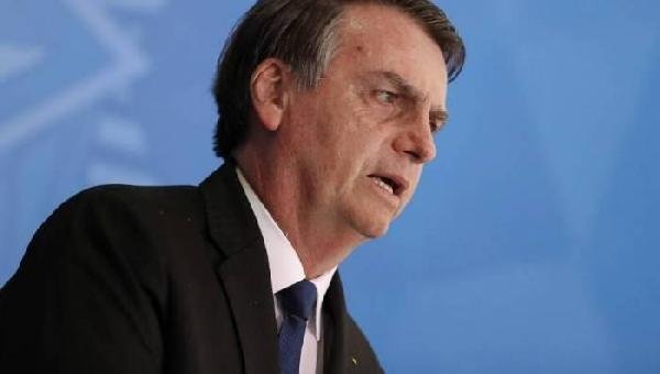 BOLSONARO CRITICA DECISÃO DO SENADO: “QUEM ESTÁ PERDENDO É O POVO QUE QUER ARMA”