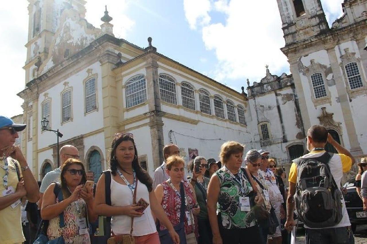 CONGRESSO REÚNE GUIAS DE TURISMO DE TODO O PAÍS NA BAHIA CONGRESSO REÚNE GUIAS DE TURISMO DE TODO O PAÍS NA BAHIA