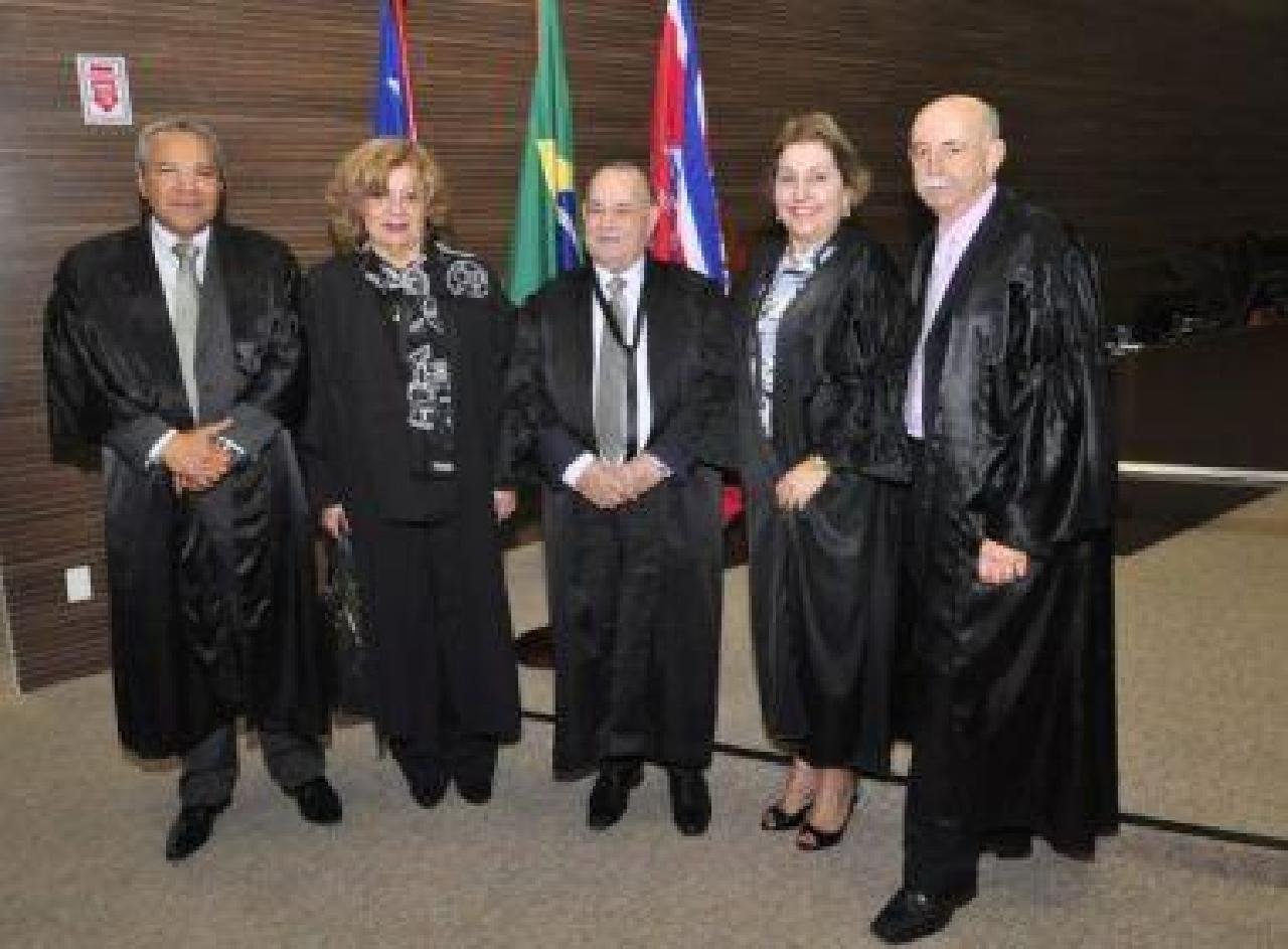 TJ-BA PAGOU R$330 MIL EM DIÁRIAS A MEMBROS DA MESA DIRETORA TJ-BA PAGOU R$330 MIL EM DIÁRIAS A MEMBROS DA MESA DIRETORA