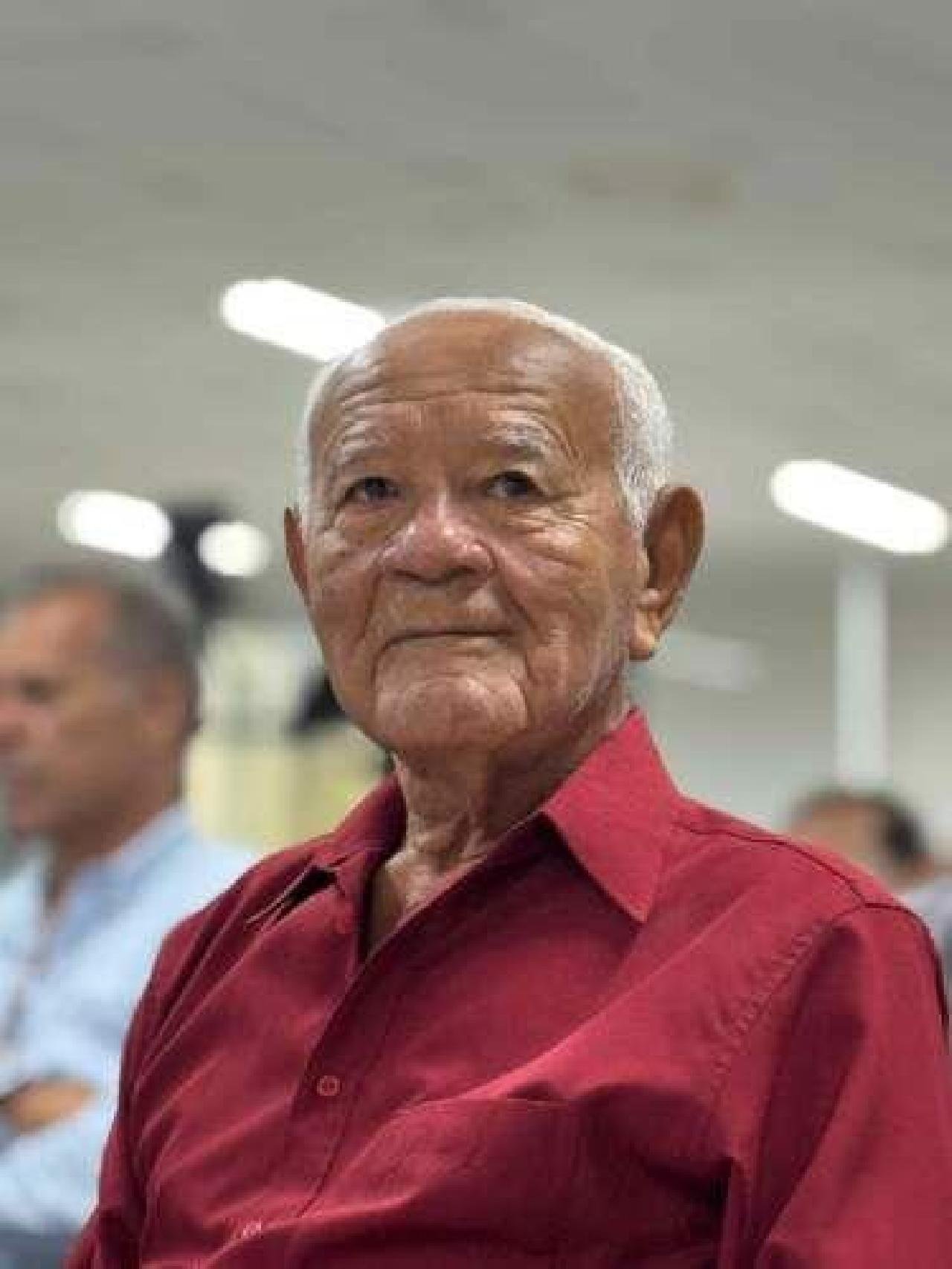 ADVOGADO GILDÁSIO CAMPOS É HOMENAGEADO NA CÂMARA DE ILHÉUS PELOS SERVIÇOS PRESTADOS AO MUNICÍPIO ADVOGADO GILDÁSIO CAMPOS É HOMENAGEADO NA CÂMARA DE ILHÉUS PELOS SERVIÇOS PRESTADOS AO MUNICÍPIO