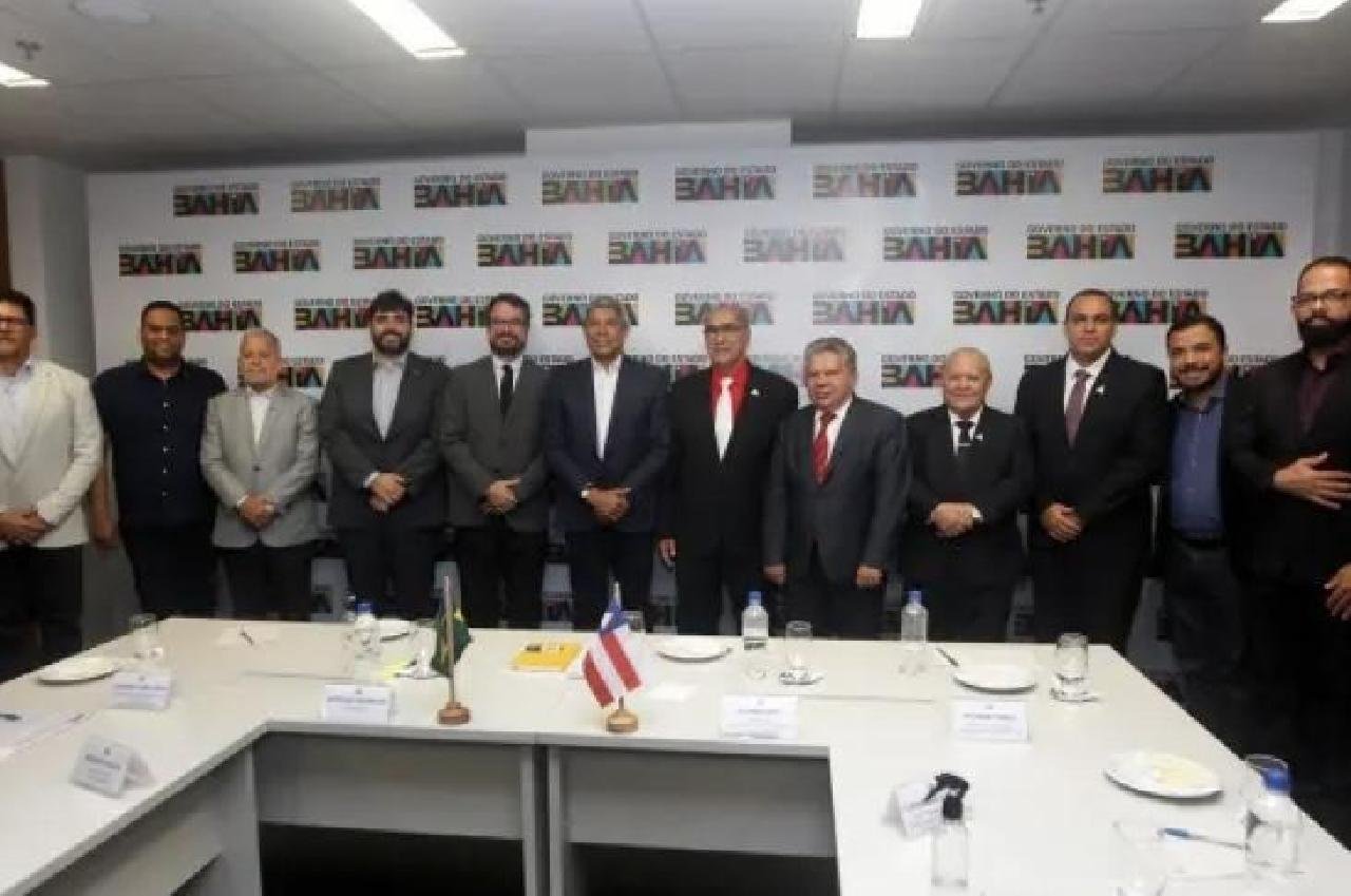 ESTADO RECEBE APOIO DA MAÇONARIA NAS AÇÕES DE ARRECADAÇÃO DE ALIMENTOS PELO PROGRAMA BAHIA SEM FOME ESTADO RECEBE APOIO DA MAÇONARIA NAS AÇÕES DE ARRECADAÇÃO DE ALIMENTOS PELO PROGRAMA BAHIA SEM FOME