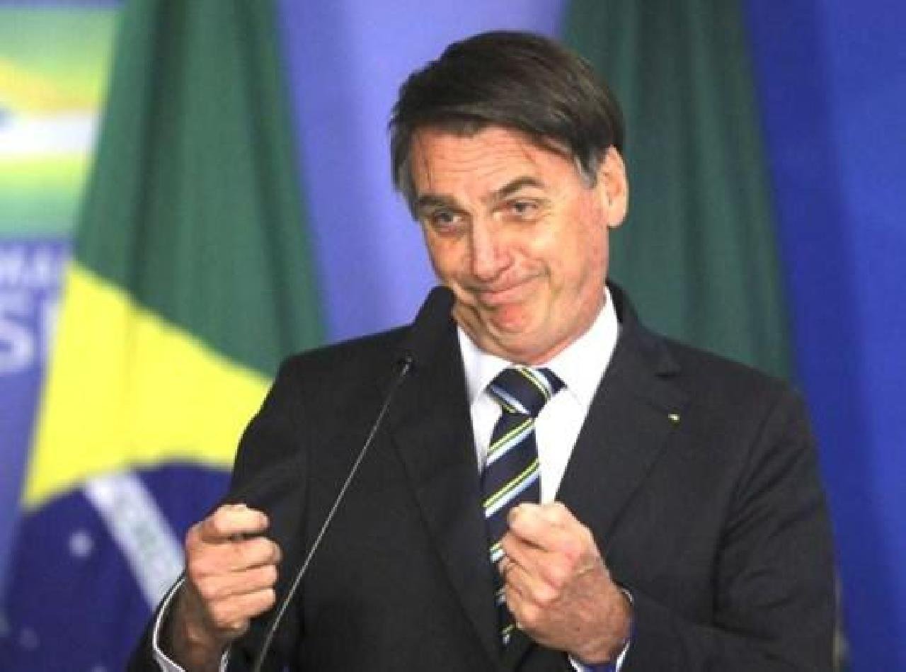 JAIR BOLSONARIO DIZ QUE GOVERNO VAI CORRIGIR IMPOSTO DE RENDA