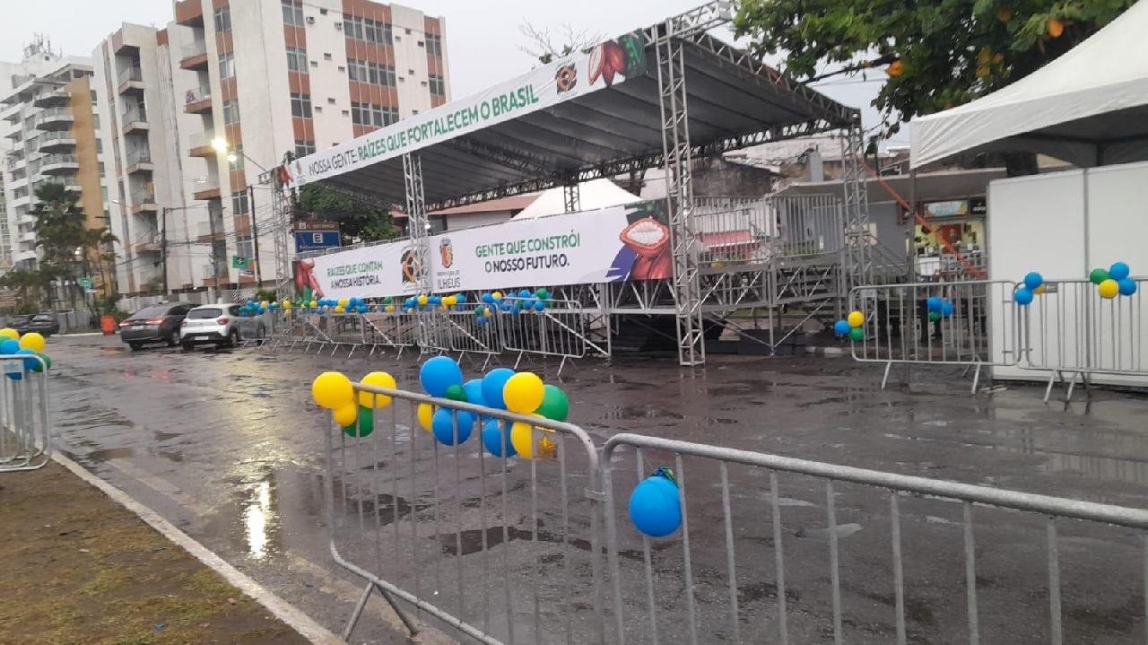 OPERAÇÃO ESPECIAL DE LIMPEZA É REALIZADA APÓS DEFILE DE 7 DE SETEMBRO EM ILHÉUS