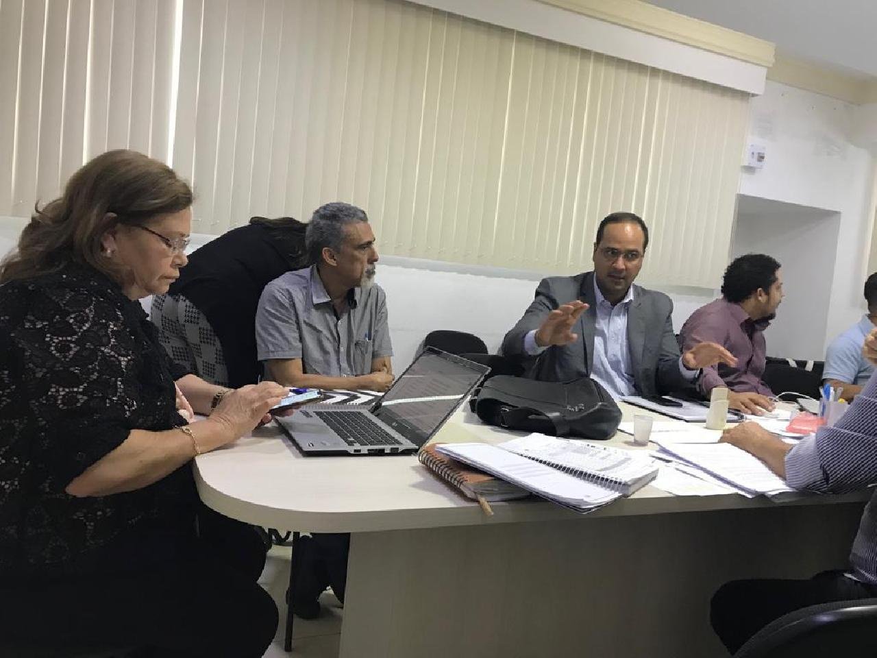 SECRETÁRIO DE ILHÉUS SE REÚNE COM REPRESENTANTES DA SAÚDE DO ESTADO SECRETÁRIO DE ILHÉUS SE REÚNE COM REPRESENTANTES DA SAÚDE DO ESTADO