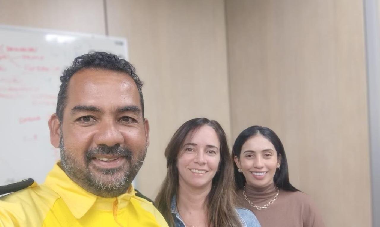 PREFEITURA DE ILHÉUS FIRMA PARCERIA PARA IMPLANTAR PROGRAMA DE EDUCAÇÃO PARA O TRÂNSITO NAS ESCOLAS PREFEITURA DE ILHÉUS FIRMA PARCERIA PARA IMPLANTAR PROGRAMA DE EDUCAÇÃO PARA O TRÂNSITO NAS ESCOLAS
