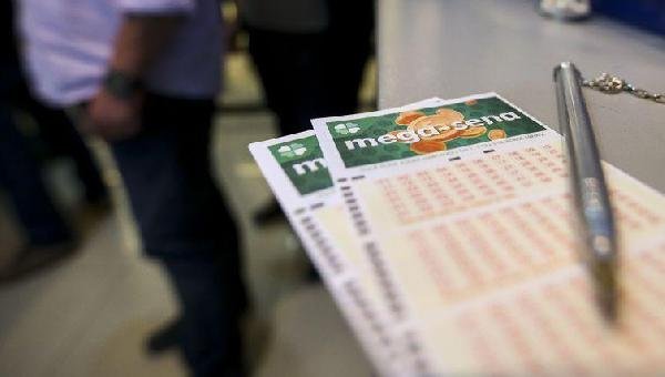 NINGUÉM ACERTA A MEGA-SENA E PRÊMIO ACUMULADO É R$ 16 MILHÕES