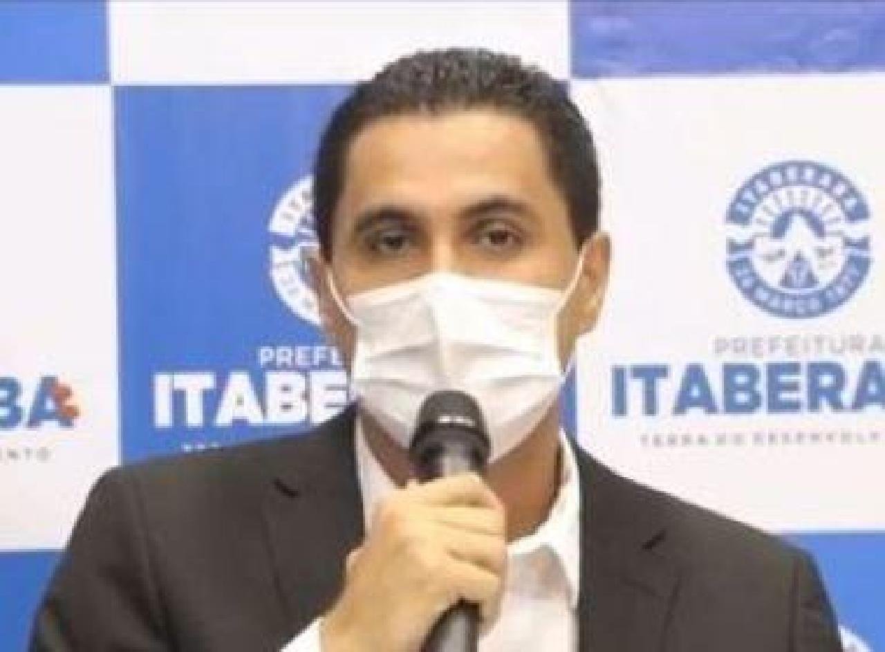 PREFEITO DE ITABERABA ANUNCIA ACORDO PARA AQUISIÇÃO DE 30 MIL DOSES DA CORONAVAC PREFEITO DE ITABERABA ANUNCIA ACORDO PARA AQUISIÇÃO DE 30 MIL DOSES DA CORONAVAC