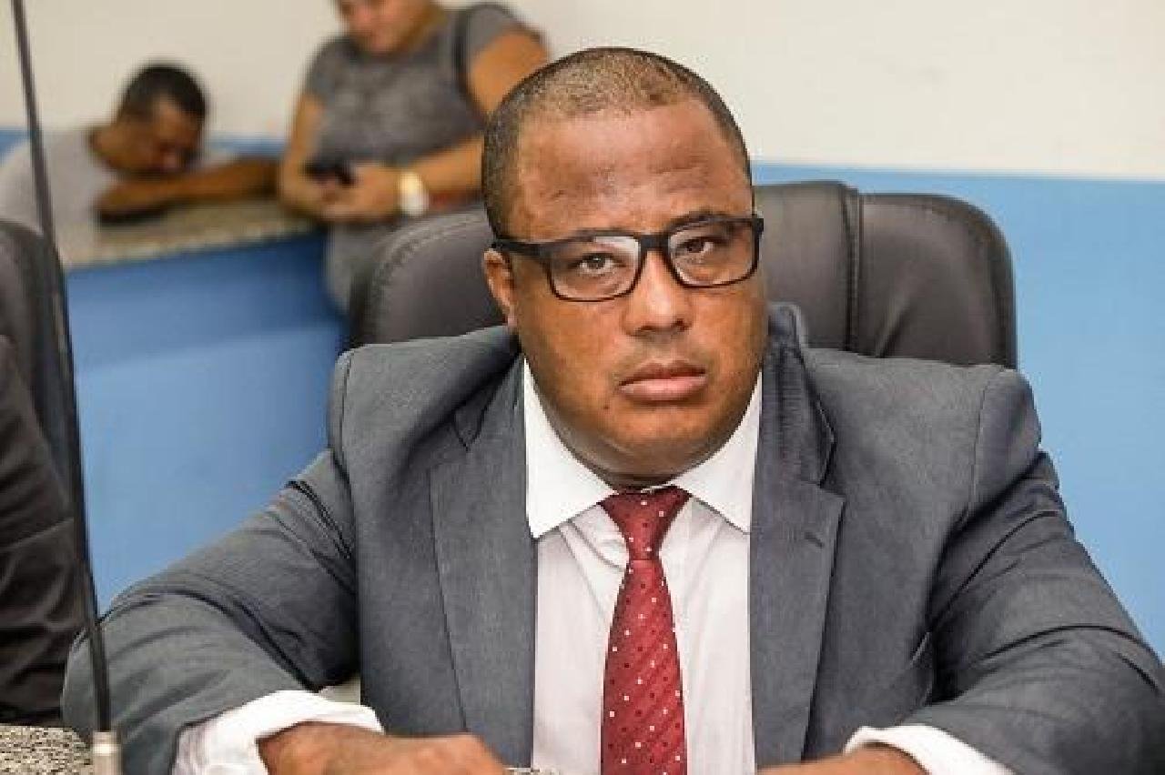 VÍDEO: PAULO MEIO KILO PEDIU PARA O IRMÃO DEIXAR O GOVERNO POR QUE GANHAVA BAGATELA VÍDEO: PAULO MEIO KILO PEDIU PARA O IRMÃO DEIXAR O GOVERNO POR QUE GANHAVA BAGATELA
