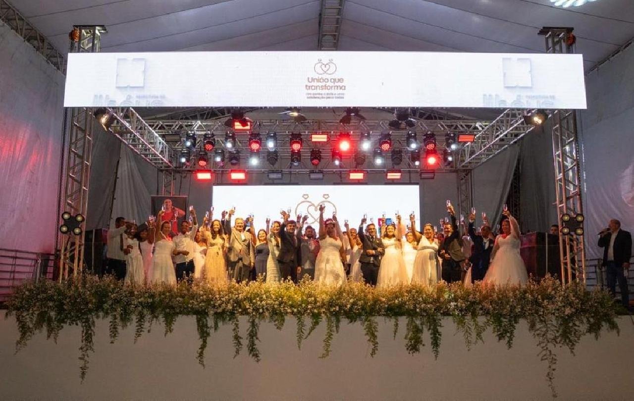 ILHÉUS CELEBRA A UNIÃO DE 35 CASAIS EM CASAMENTO COMUNITÁRIO
