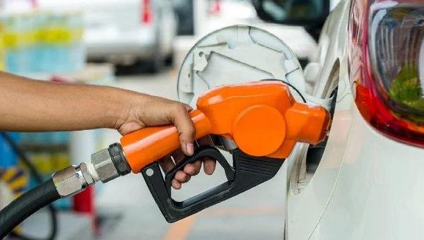 APÓS SEXTO AUMENTO EM TRÊS MESES, ACELEN REDUZ PREÇO DE GASOLINA E DIESEL NA BAHIA 