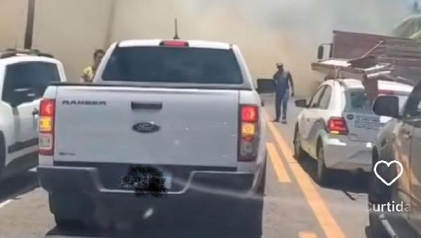 INCÊNDIO NA BA-001 DIFICULTA VISIBILIDADE DE MOTORISTAS NA REGIÃO DO CURURUPE, EM ILHÉUS