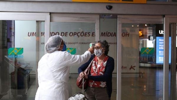 COMPANHIAS CANCELAM MAIS DE 200 VOOS POR AVANÇO DE COVID-19; VEJA O QUE FAZER 