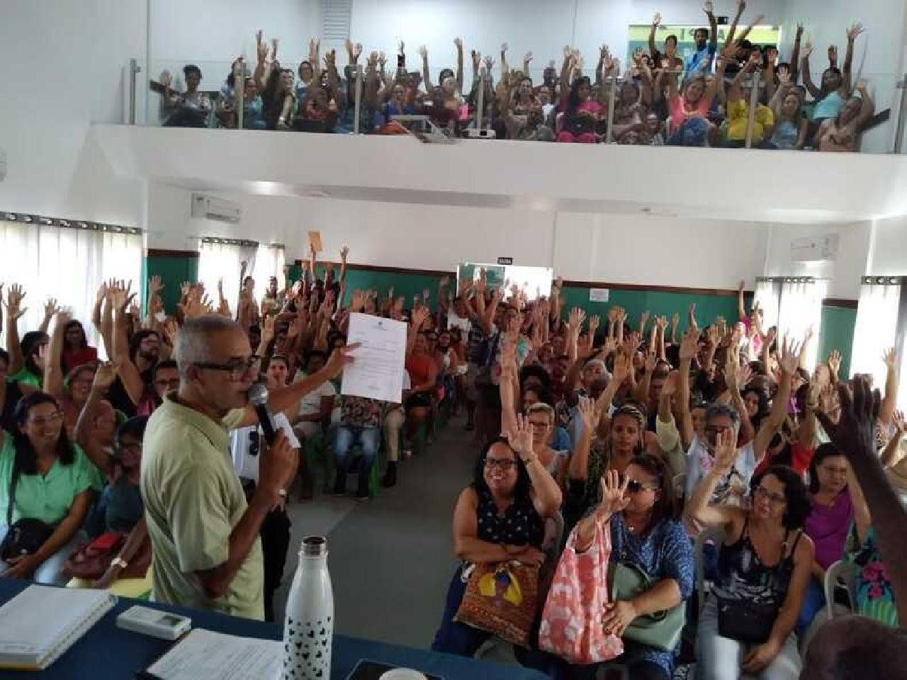 PROFESSORES DE ILHÉUS VÃO PARAR ATIVIDADES POR 24H PROFESSORES DE ILHÉUS VÃO PARAR ATIVIDADES POR 24H