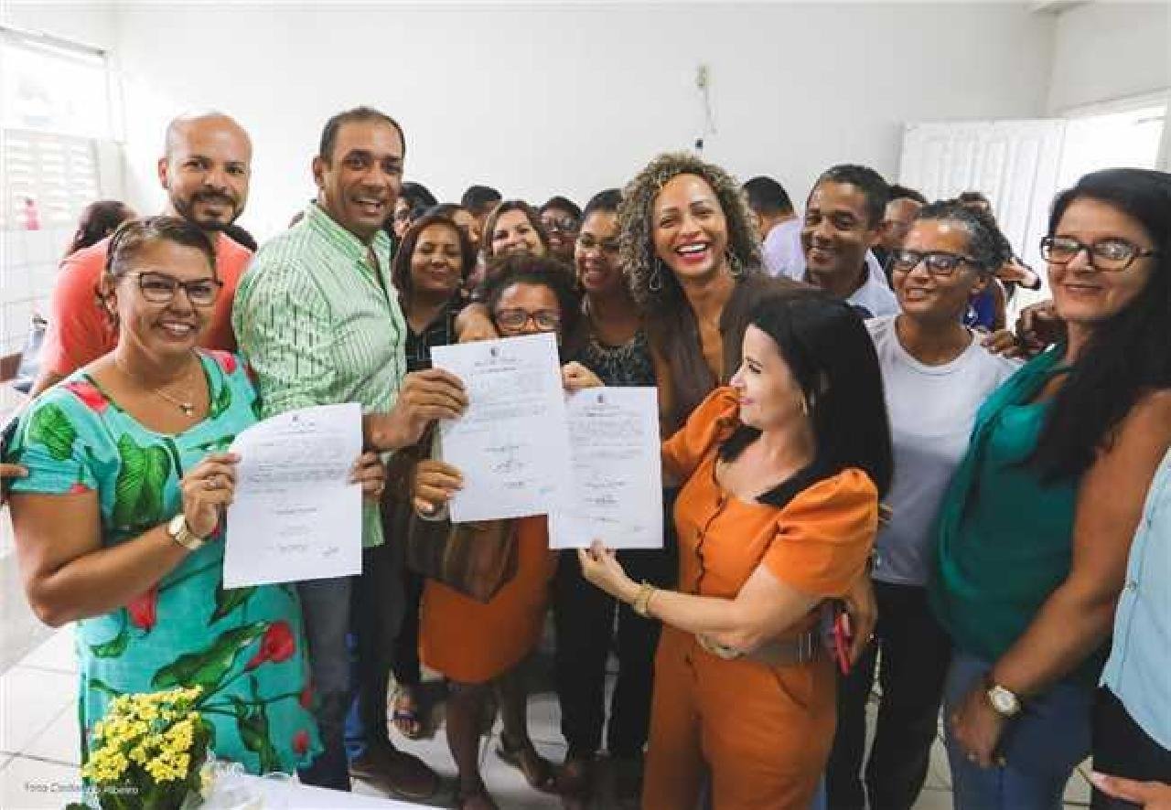 ASSINADA ORDEM DE SERVIÇO PARA REFORMA DA ESCOLA HEITOR DIAS EM ILHÉUS ASSINADA ORDEM DE SERVIÇO PARA REFORMA DA ESCOLA HEITOR DIAS EM ILHÉUS