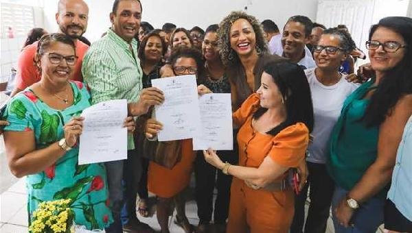 ASSINADA ORDEM DE SERVIÇO PARA REFORMA DA ESCOLA HEITOR DIAS EM ILHÉUS