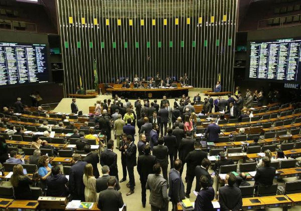 DEPUTADO APRESENTA PROJETO QUE ACABA COM MEIA-ENTRADA DEPUTADO APRESENTA PROJETO QUE ACABA COM MEIA-ENTRADA