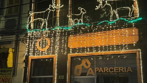 MAGIA DO NATAL: A PARCERIA CONTABILIDADE ENCANTA ILHÉUS COM DECORAÇÃO NATALINA