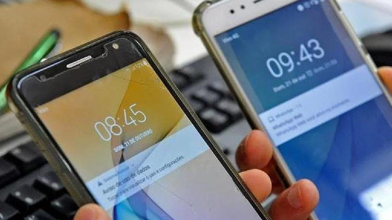 SEM HORÁRIO DE VERÃO, CELULARES ATRASAM RELÓGIO EM UMA HORA SEM HORÁRIO DE VERÃO, CELULARES ATRASAM RELÓGIO EM UMA HORA