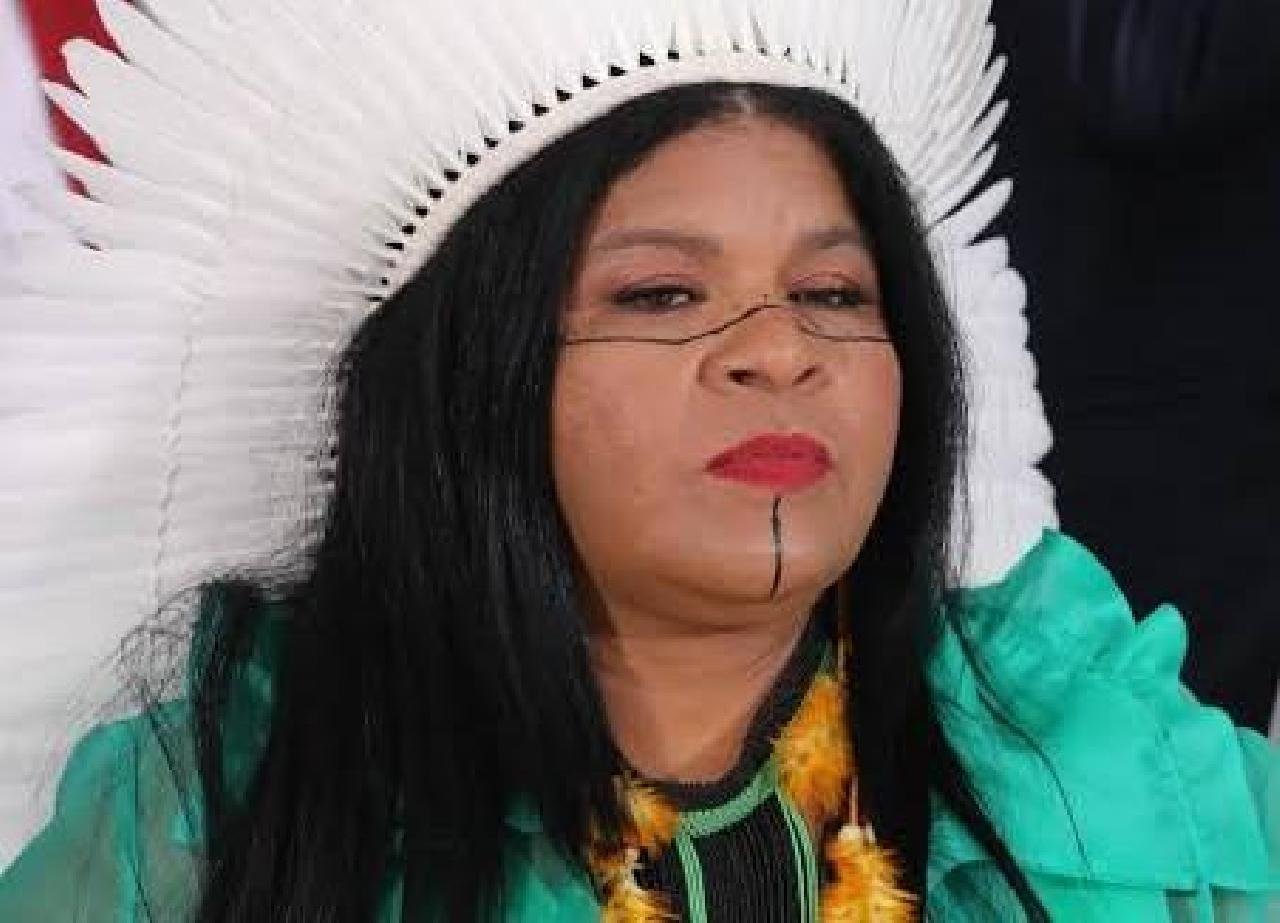 MINISTRA SÔNIA GUAJAJARA VISITA ÁREA NO SUL DA BAHIA ONDE INDÍGENA FOI BALEADA E MORTA MINISTRA SÔNIA GUAJAJARA VISITA ÁREA NO SUL DA BAHIA ONDE INDÍGENA FOI BALEADA E MORTA