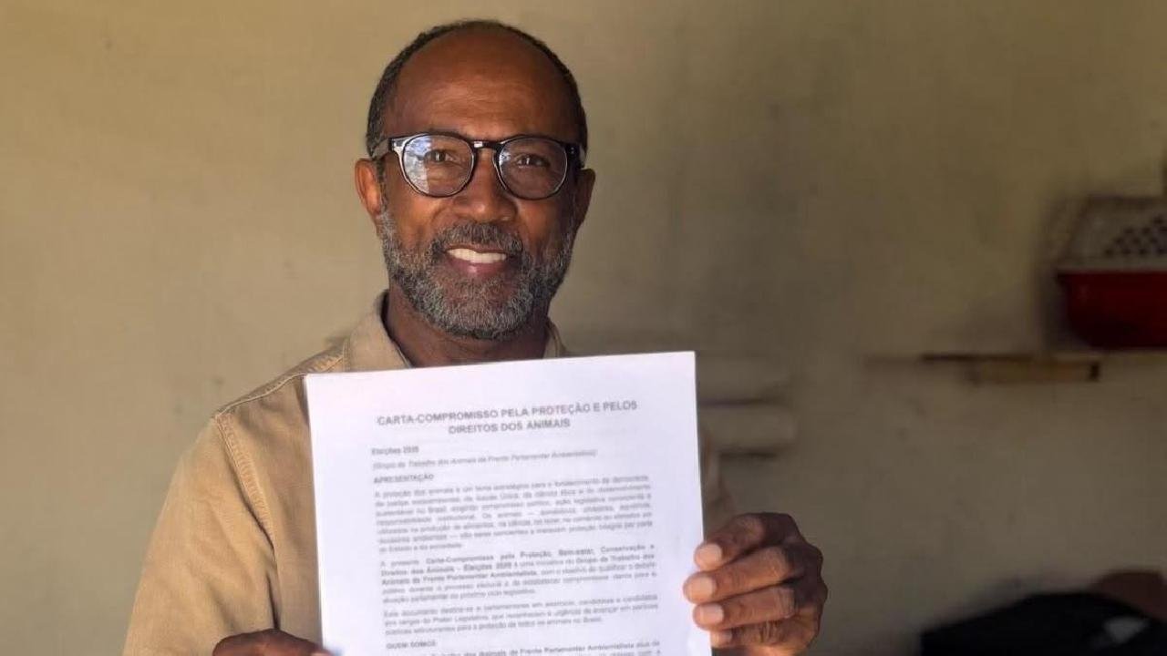 CANDIDATO A DEPUTADO FEDERAL, BEBETO ASSINA CARTA-COMPROMISSO PELA DEFESA DA CAUSA ANIMAL 