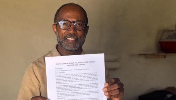 CANDIDATO A DEPUTADO FEDERAL, BEBETO ASSINA CARTA-COMPROMISSO PELA DEFESA DA CAUSA ANIMAL 